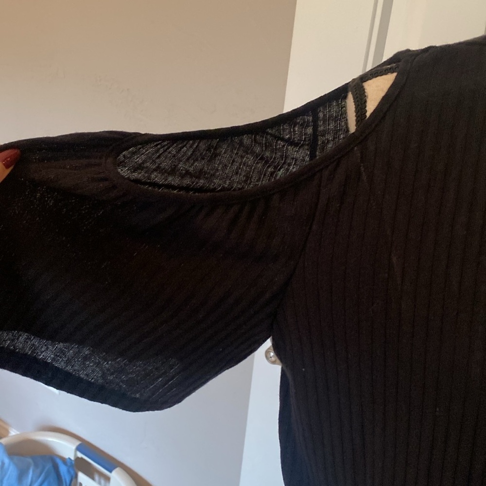 Blu Pepper Ribbed Knit Cold Shoulder Top - Picture 9 of 12